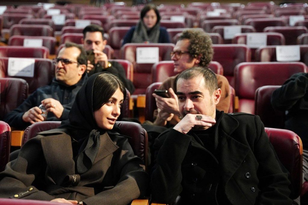 پایان اختتامیه جشنواره فیلم فجر با اجرای آهنگ علاج از محسن چاوشی پایان اختتامیه جشنواره فیلم فجر با اجرای آهنگ علاج از محسن چاوشی
