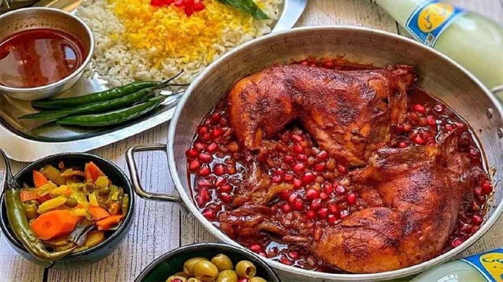 طرز تهیه مرغ با سس انار مجلسی +  دستور کامل با فر و فوت و فن ها | نواب ابراهیمی