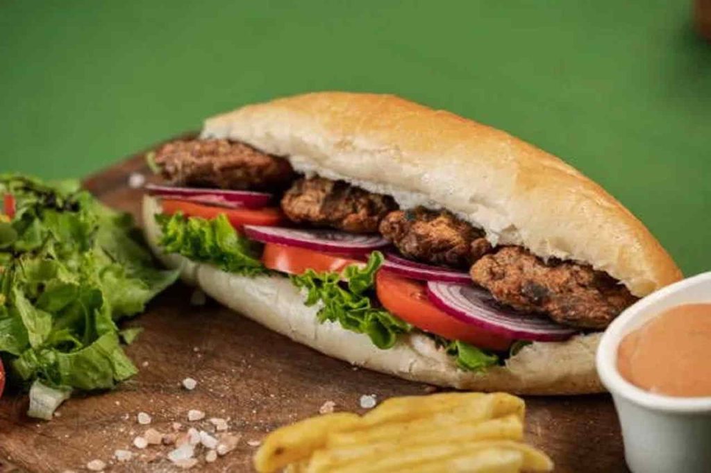 طرز تهیه کوفته ساندویچی گیاهی | دستور مرحله به مرحله Köfte Ekmek در خانه