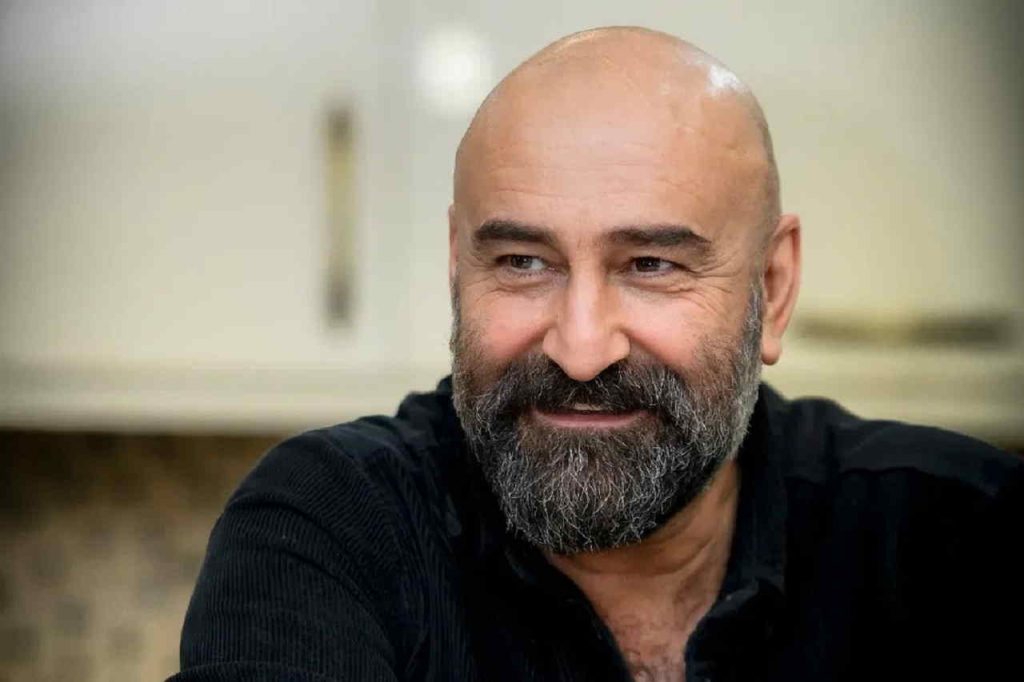 پست جدید مهران احمدی نسبت به مهدویان | دوست جوان و کم تجربه من…