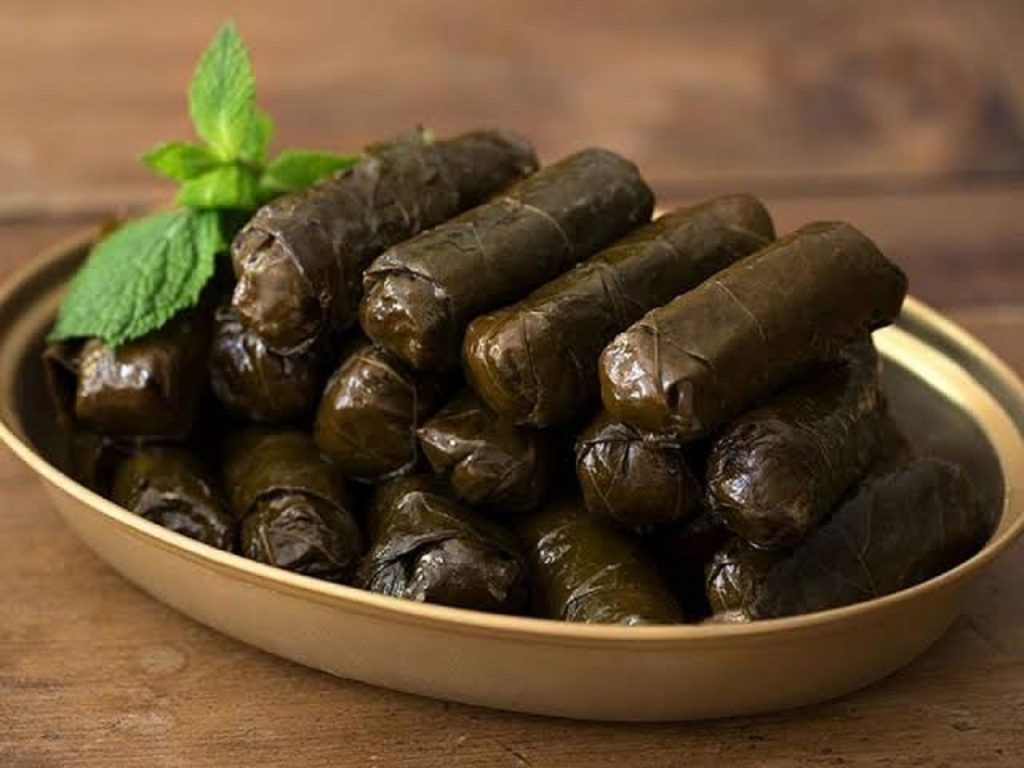 طرز تهیه دلمه برگ مو آذری مجلسی | آموزش مرحله به مرحله + فوت و فن ها طرز تهیه دلمه برگ مو آذری مجلسی | آموزش مرحله به مرحله + فوت و فن ها