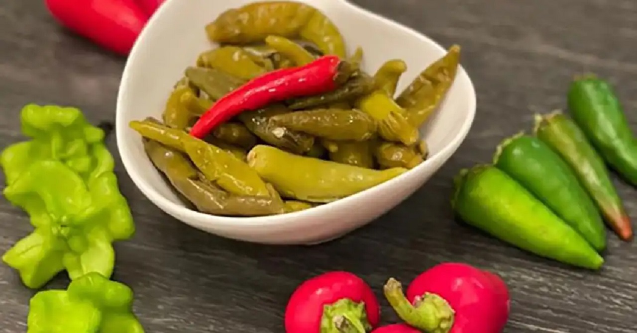 طرز تهیه ترشی فلفل سوزنی شمالی
