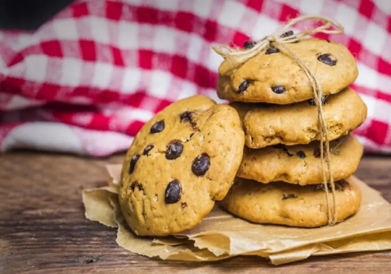 طرز تهیه شیرینی کشمشی