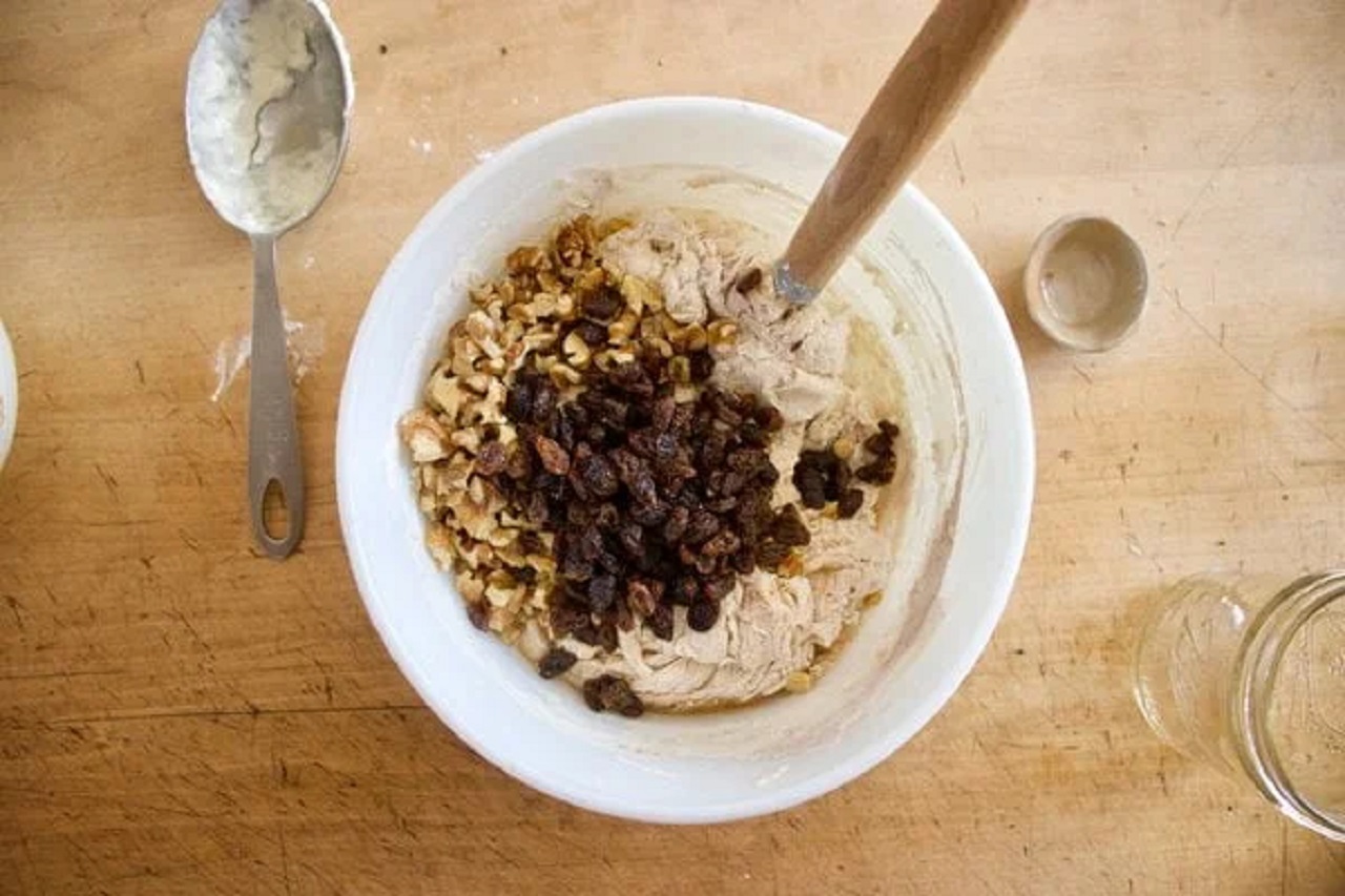 طرز تهیه شیرینی کشمشی