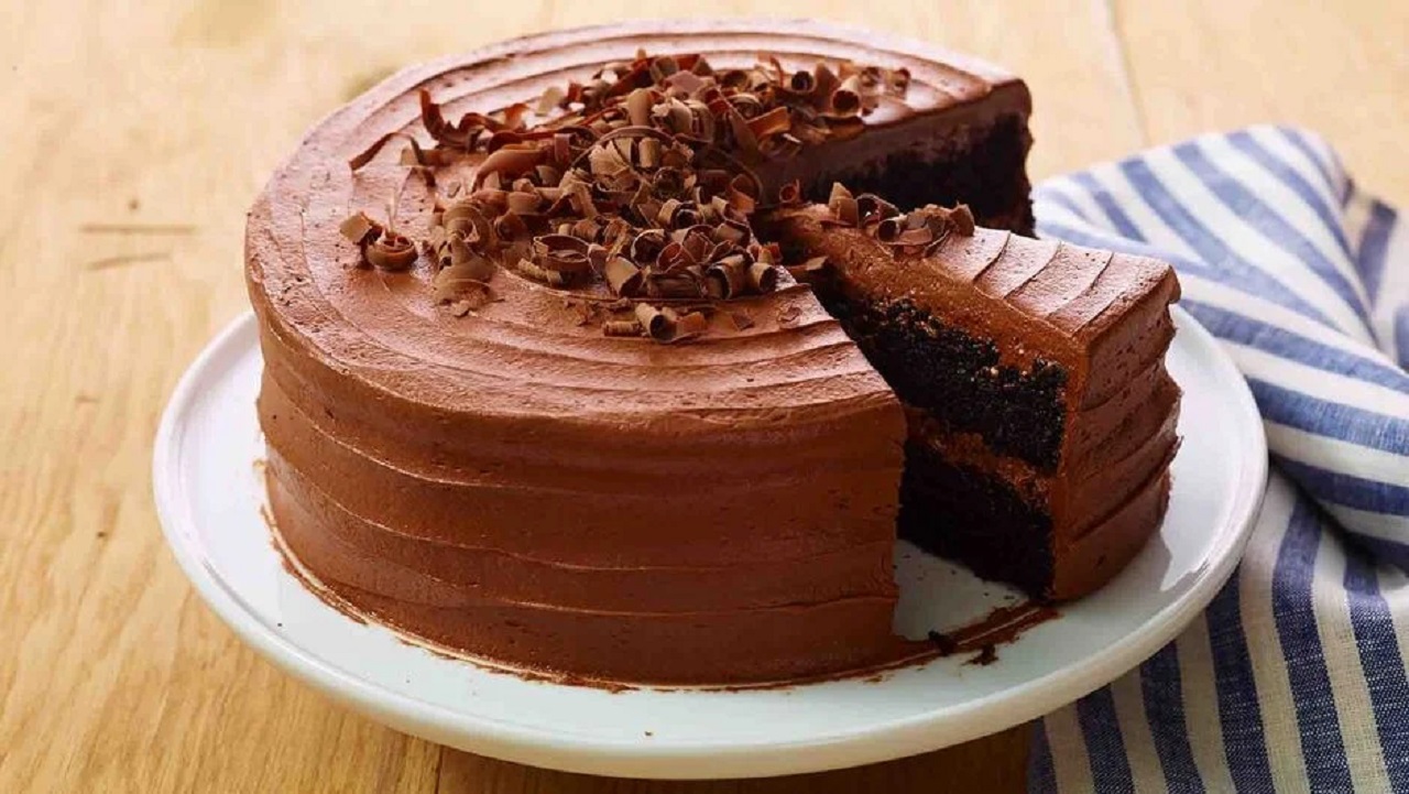 طرز تهیه کیک خیس ساده و شکلاتی با سس مخصوص