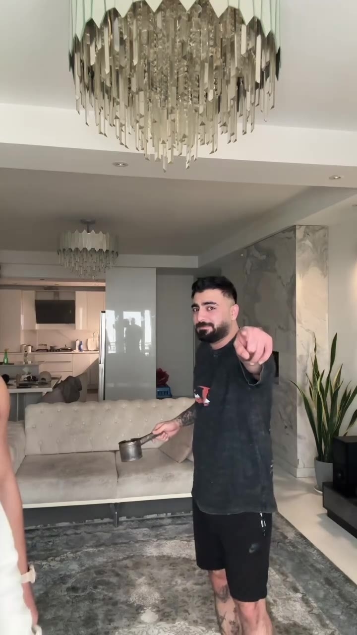 عکس گل چسبوندم رو دیوار اتاقم