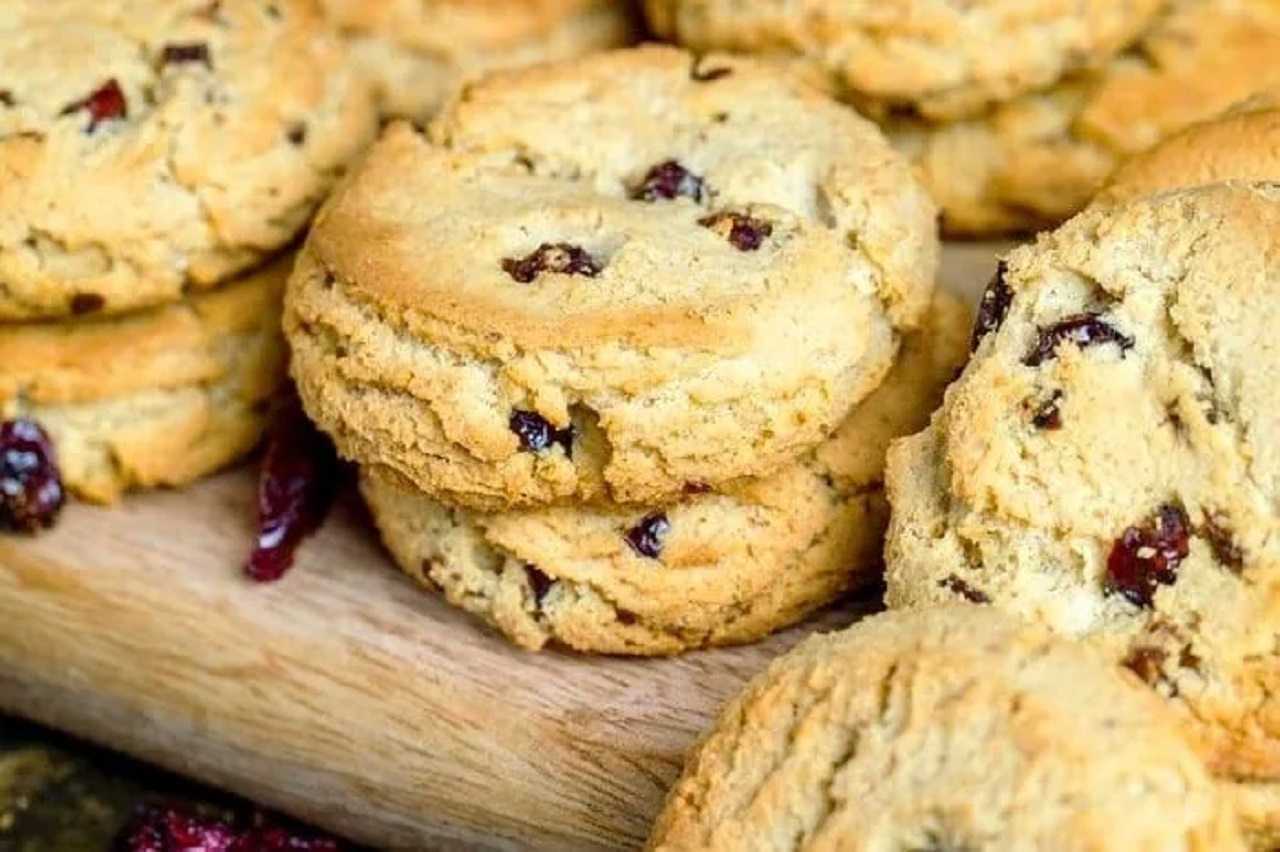 طرز تهیه شیرینی کشمشی