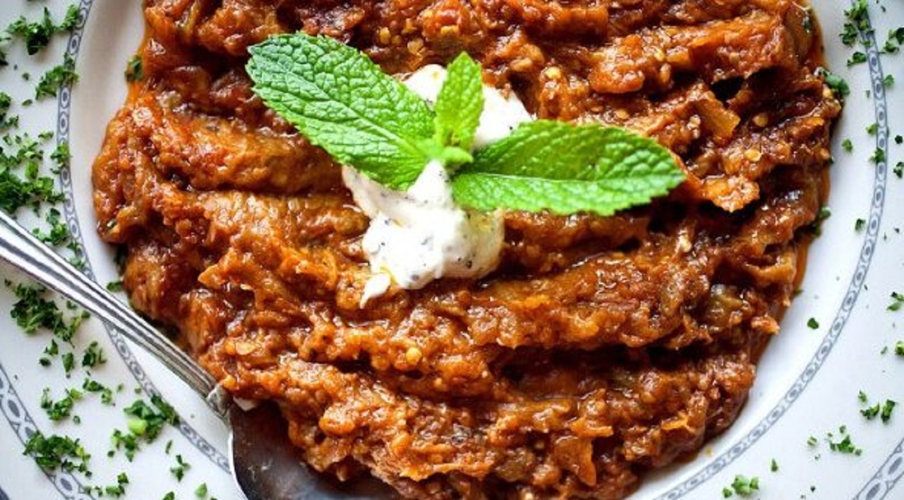 طرز تهیه میرزا قاسمی با بادمجان کبابی