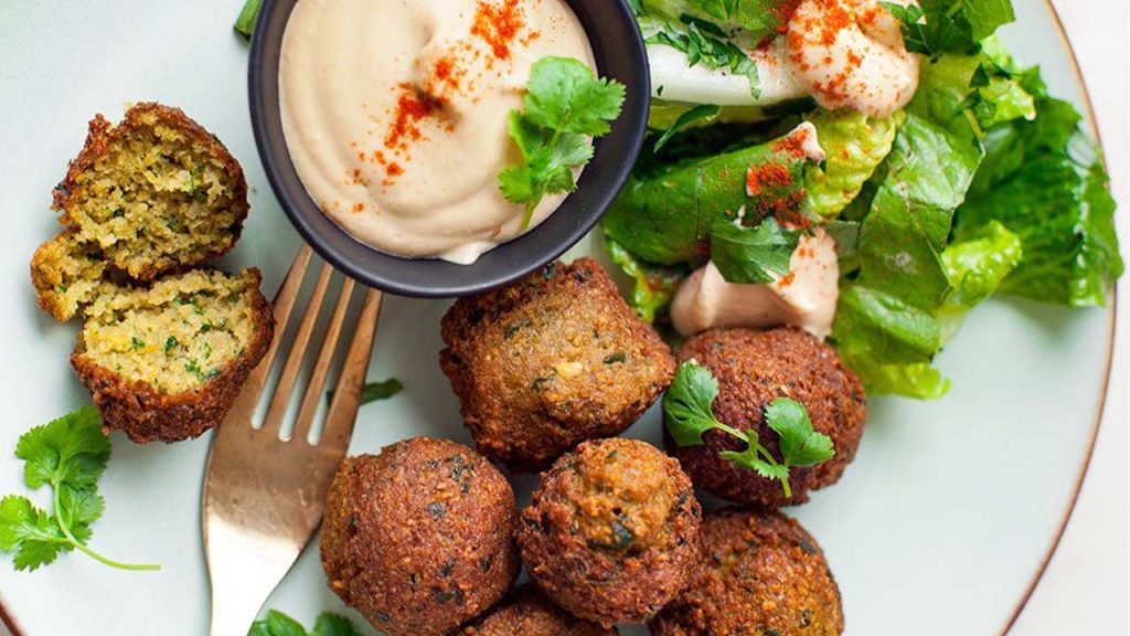 طرز تهیه فلافل خانگی با نخود | راز فلافل ترد و خوشمزه بیرون