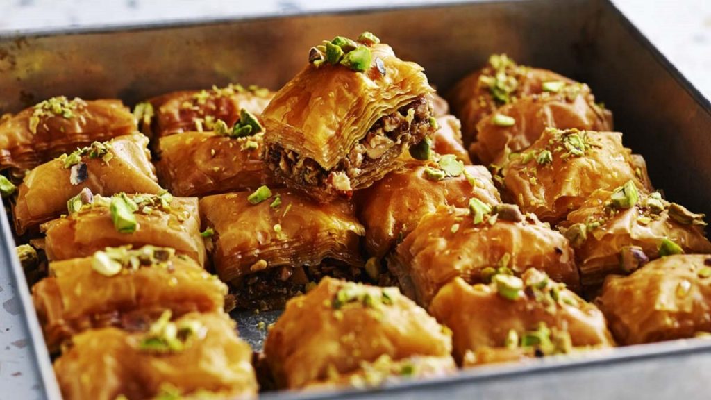 طرز تهیه باقلوا با خمیر یوفکا | باقلوای ترد و خوشمزه خانگی