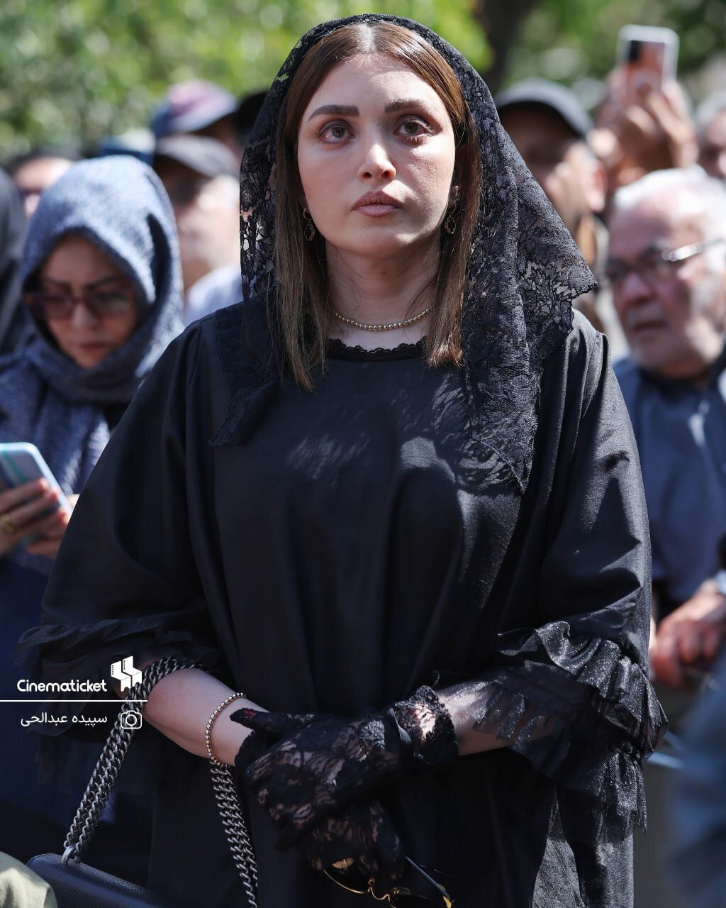 عکس بازیگران در مراسم اکبر عبدی