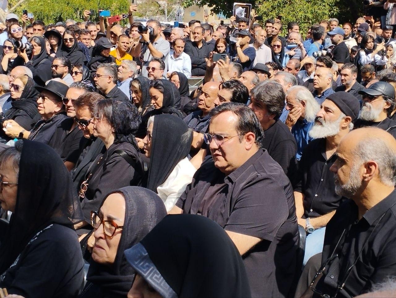 عکس بازیگران در مراسم اکبر عبدی