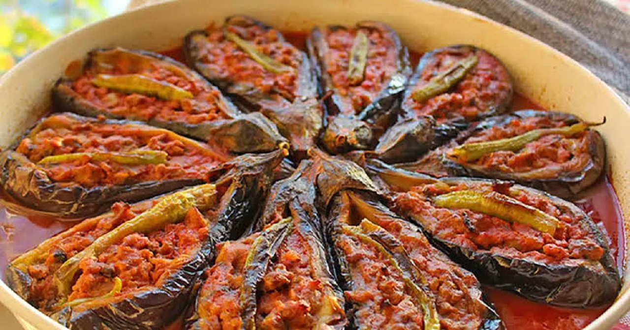 طرز تهیه بادمجان شکم پر