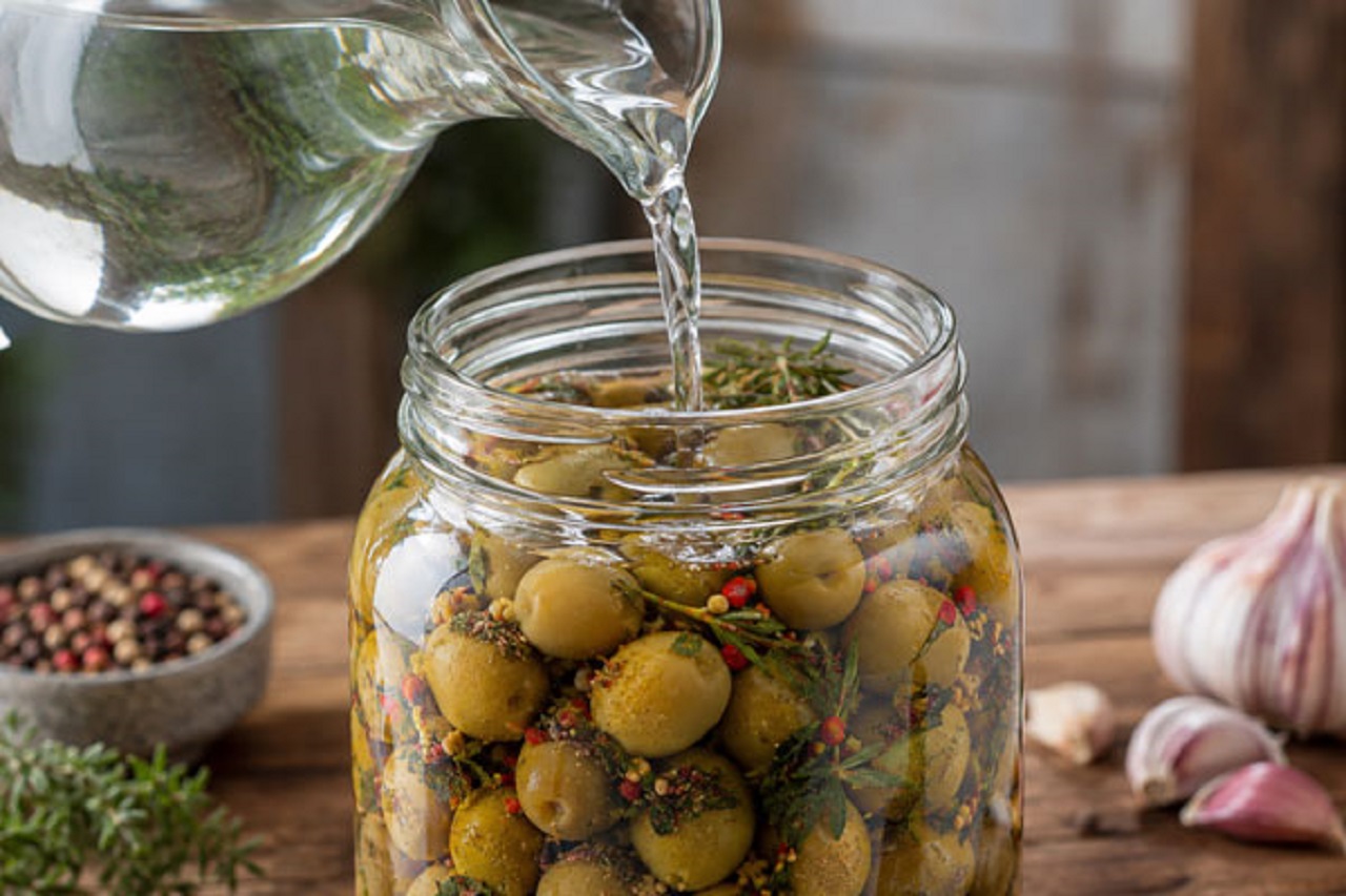 طرز تهیه زیتون شور