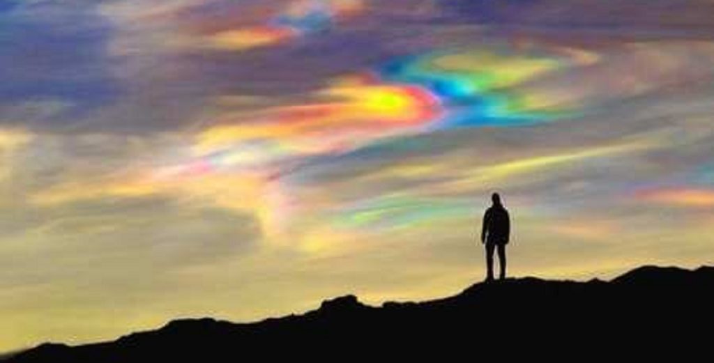 دانلود آهنگ آسمان در دلم رنگ غم زده ای | من غروب خزانم + متن