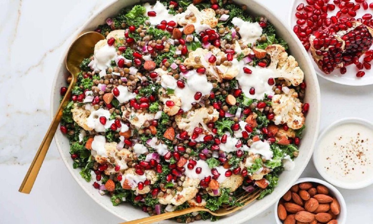 طرز تهیه سالاد گل کلم و انار