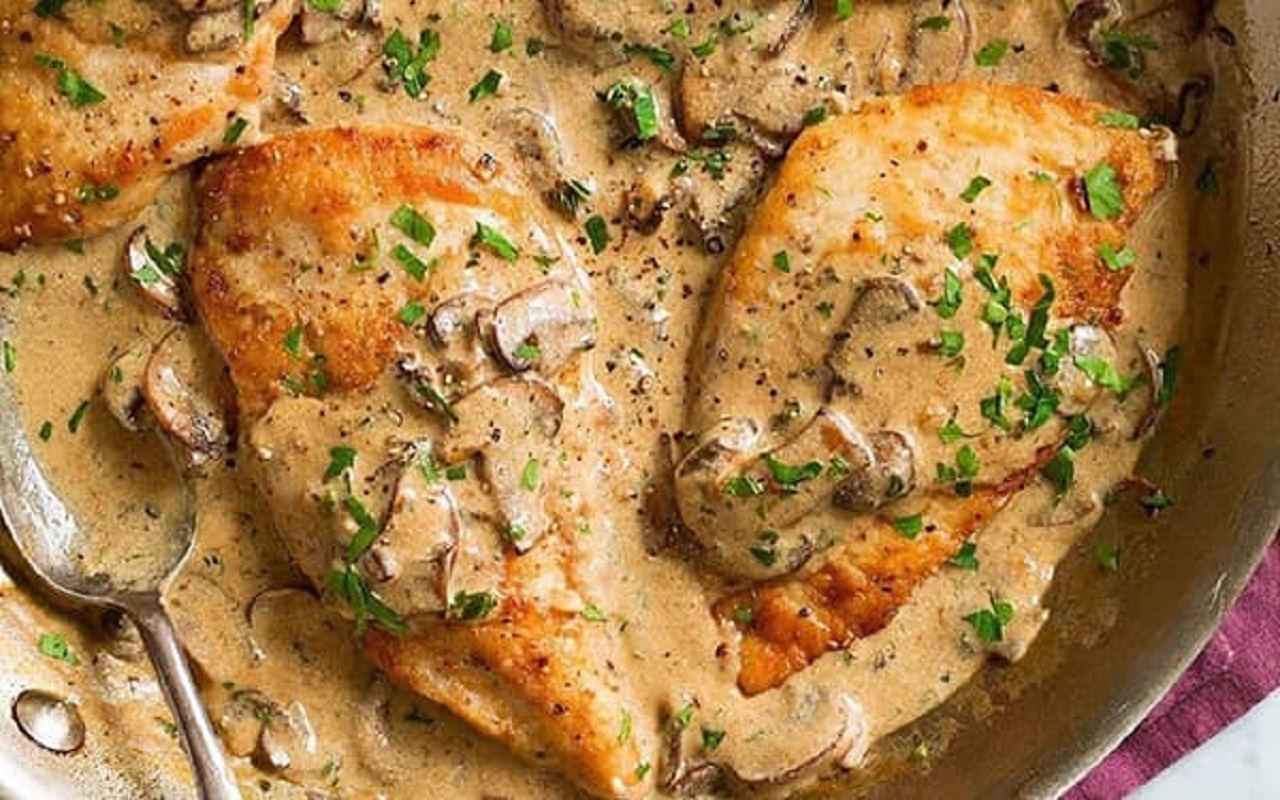 خوراک مرغ و قارچ