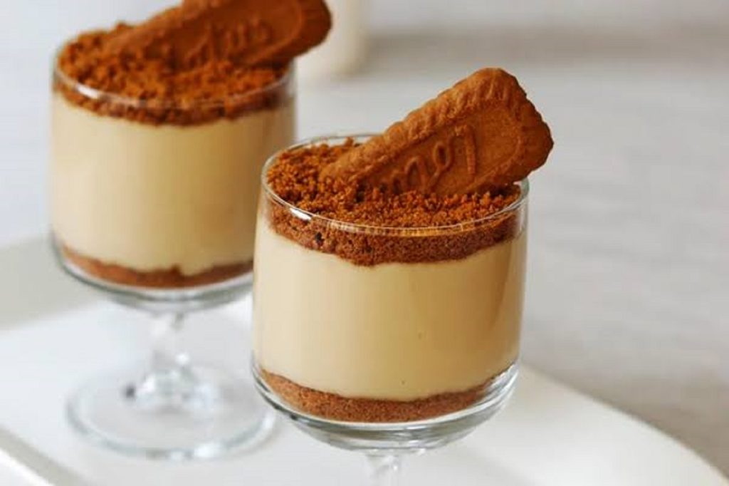 طرز تهیه دسر لوتوس | دسری لطیف با طعم کارامل و بیسکویت