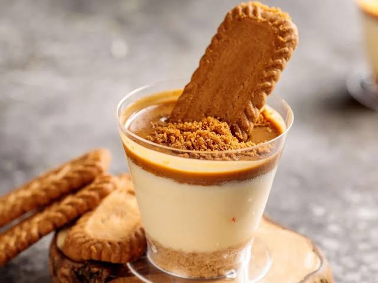 طرز تهیه دسر لوتوس
